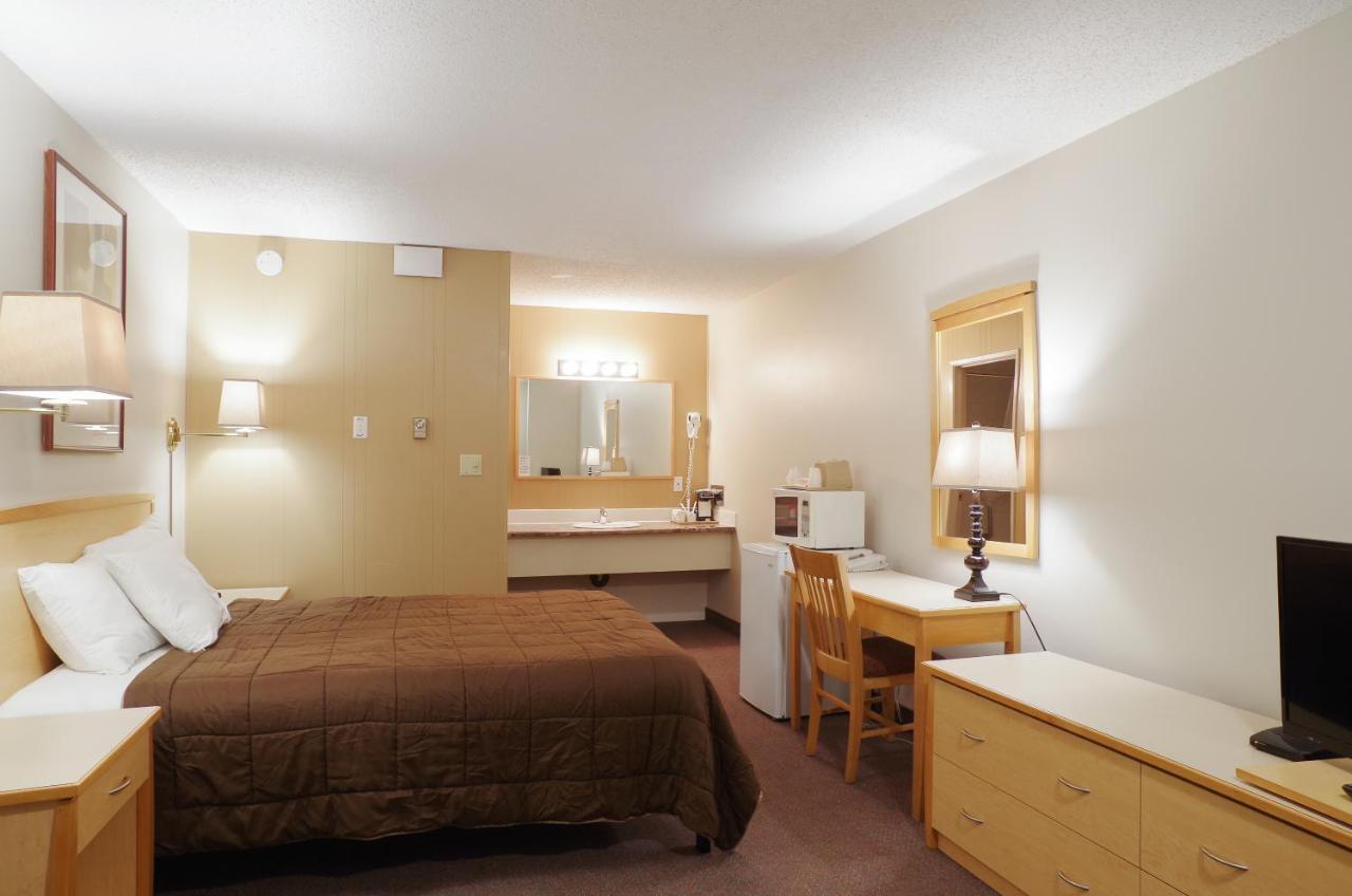 Canadas Best Value Inn&Suites Fernie Exterior foto